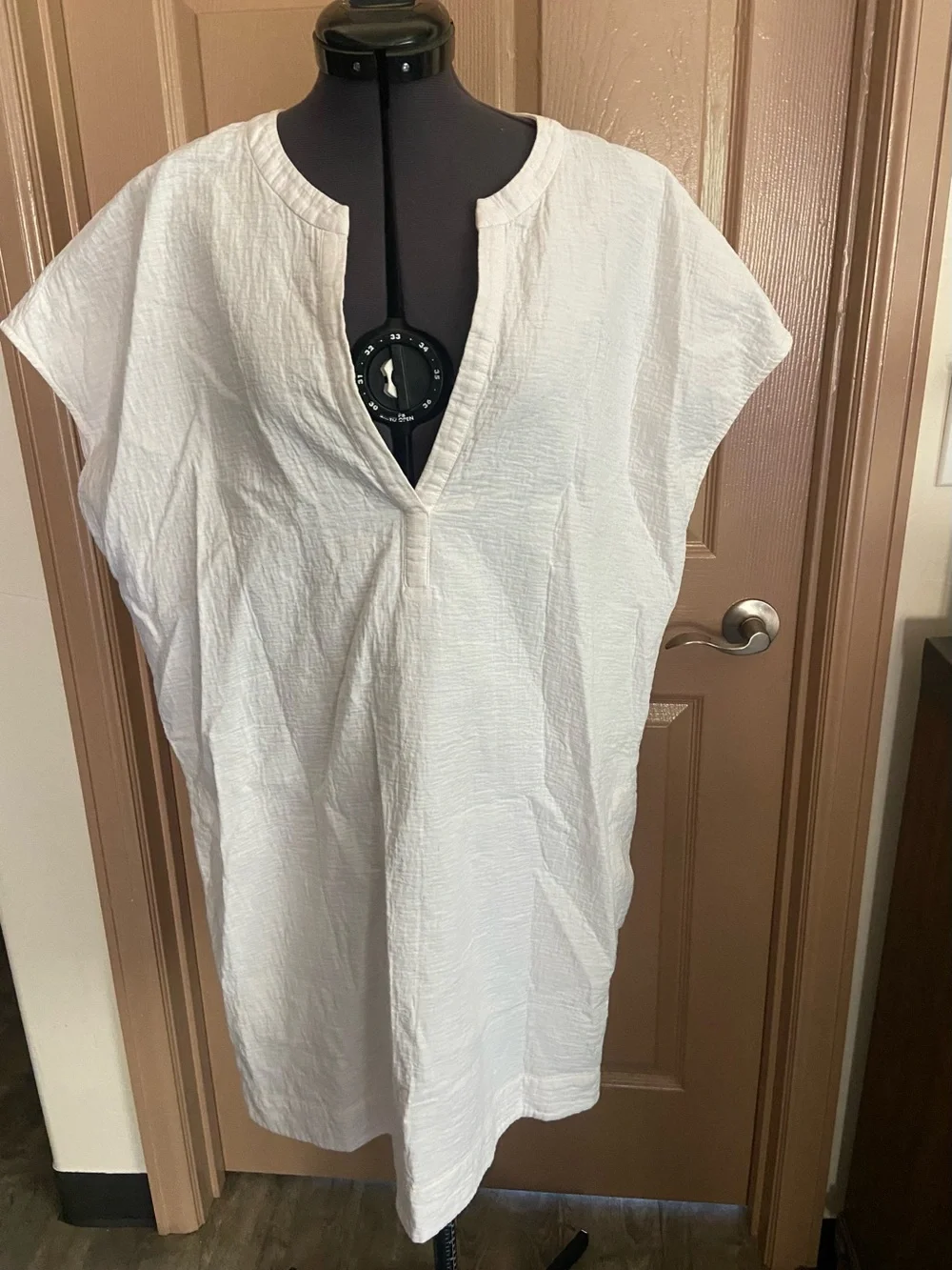 BCBGMaxAzria White Textured Tunic Top